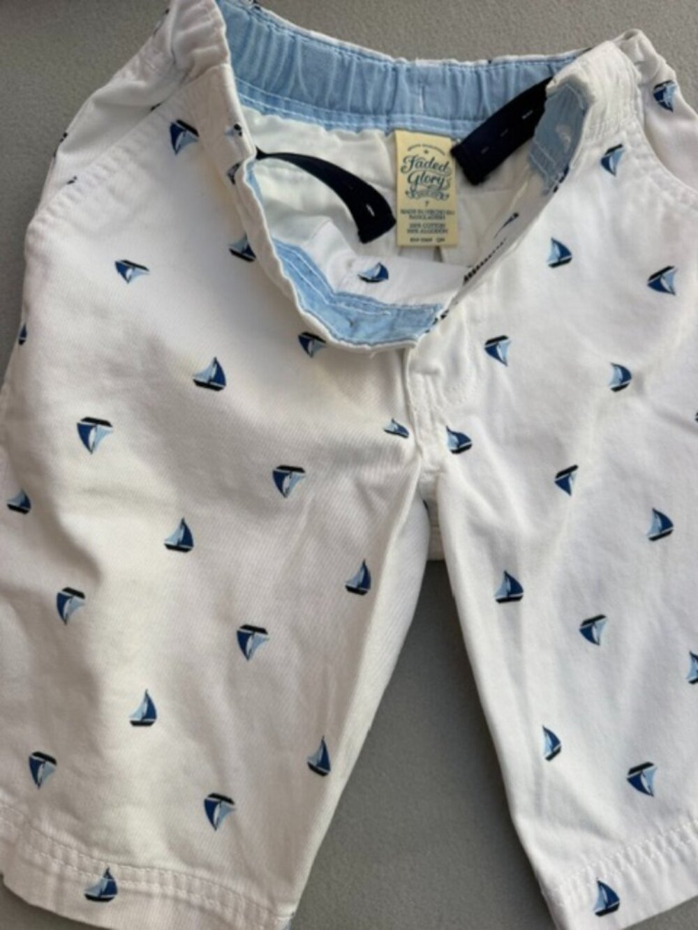 Faded Glory white shorts an all-over blue sailboat print size 7 boys